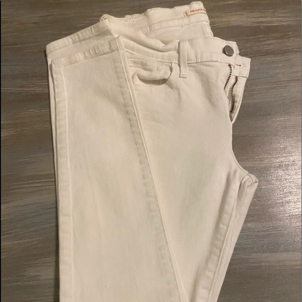Levi’s Super Skinny White Stretch Jeans size 27